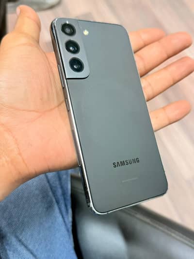 SAMSUNG S22