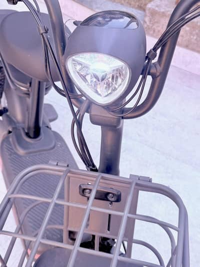 Yadea Ev Scooty