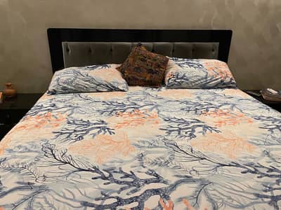 Bed king size without mattress
