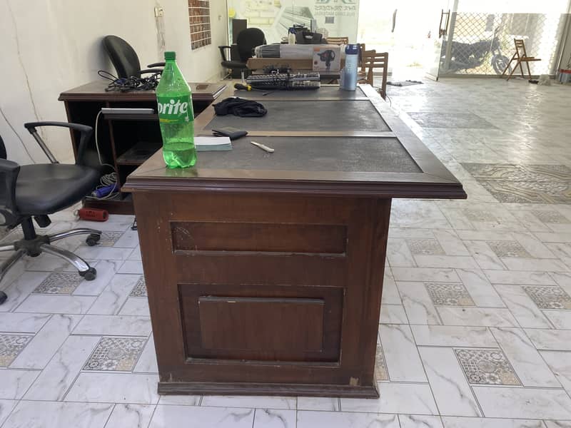 Modern Table 1