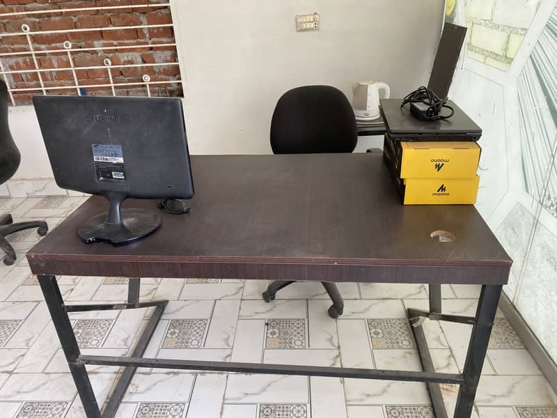 Modern Table 7