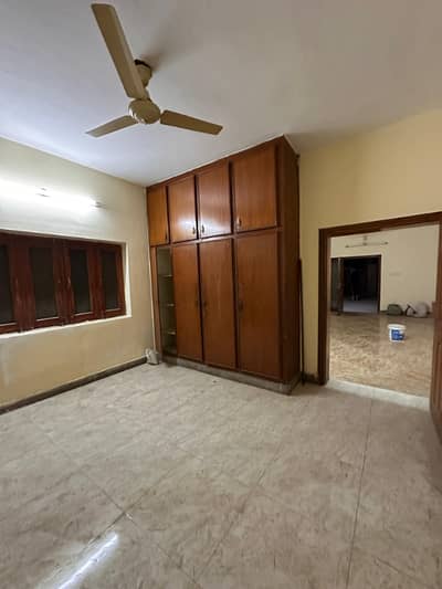 2 bed Portion for Rent in Gulistan Colony Nice Location Lane 3