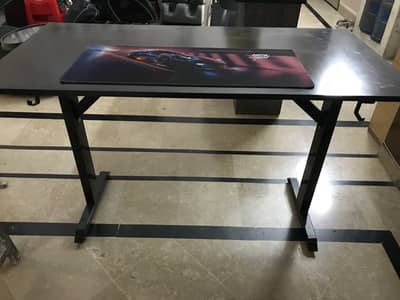 Computer gaming table