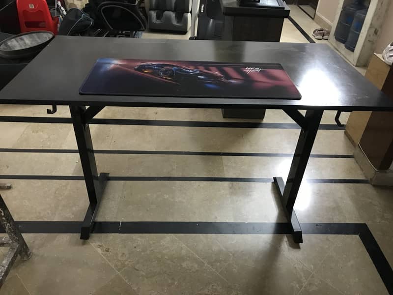 Computer gaming table 2