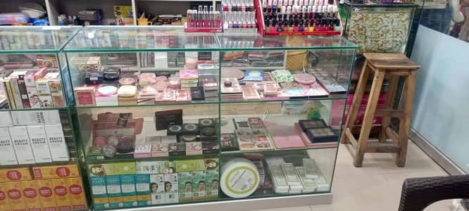 GLASS MIRROR COUNTER