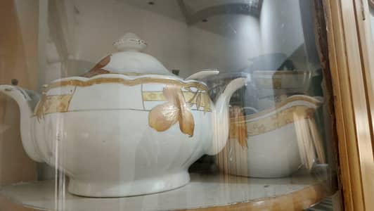 Golden dining set. In very good condition.