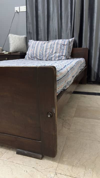 2 single beds