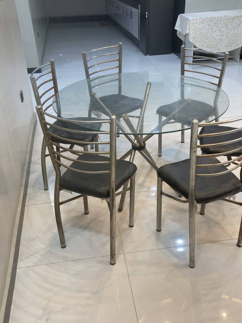 Dining table 0