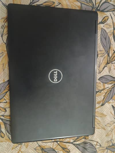 Dell laptop. coral. i5 7 janracan