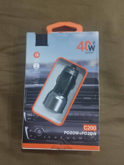 WUW PD20W+PD20W CAR Charger
