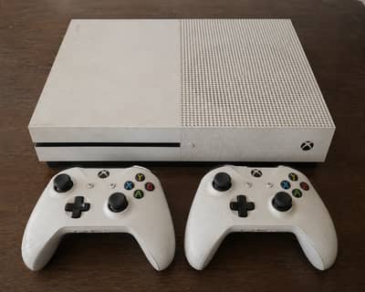 Xbox One S 2 controllor 1tb