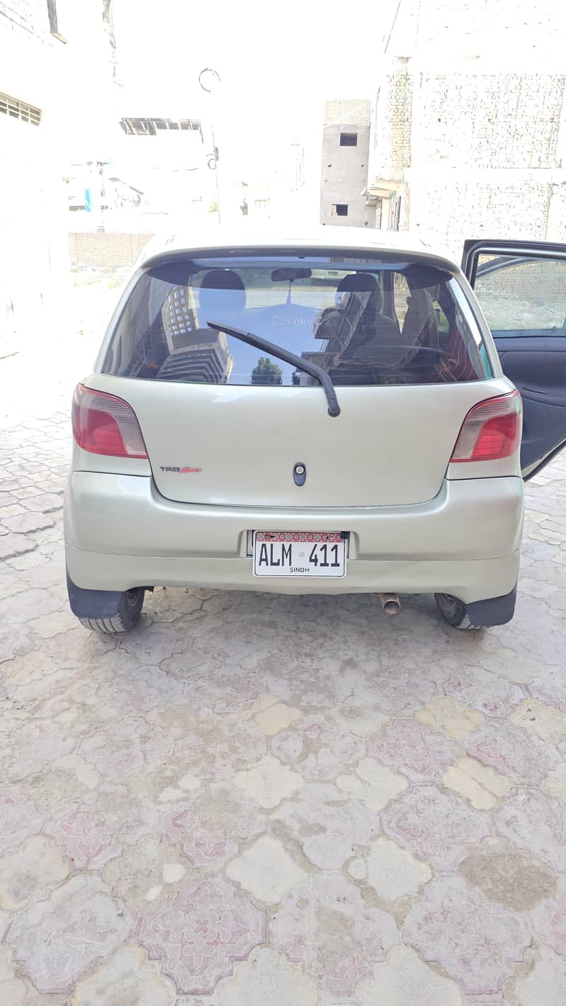 Vitz 2001 3