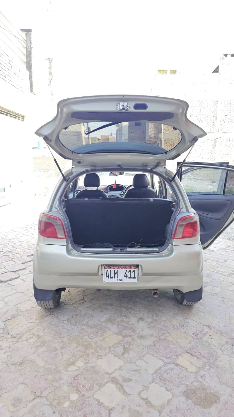 Vitz 2001 4