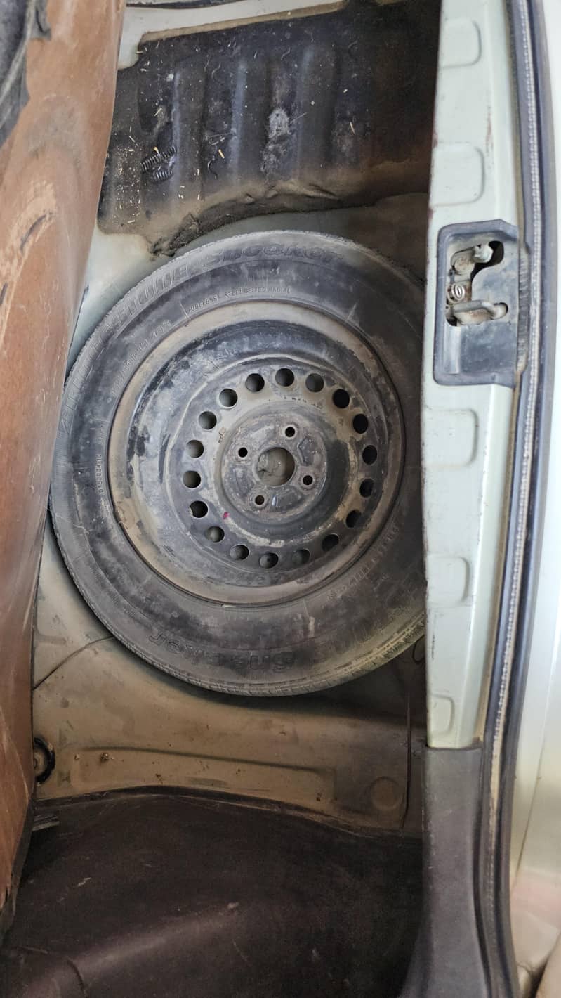 Vitz 2001 5
