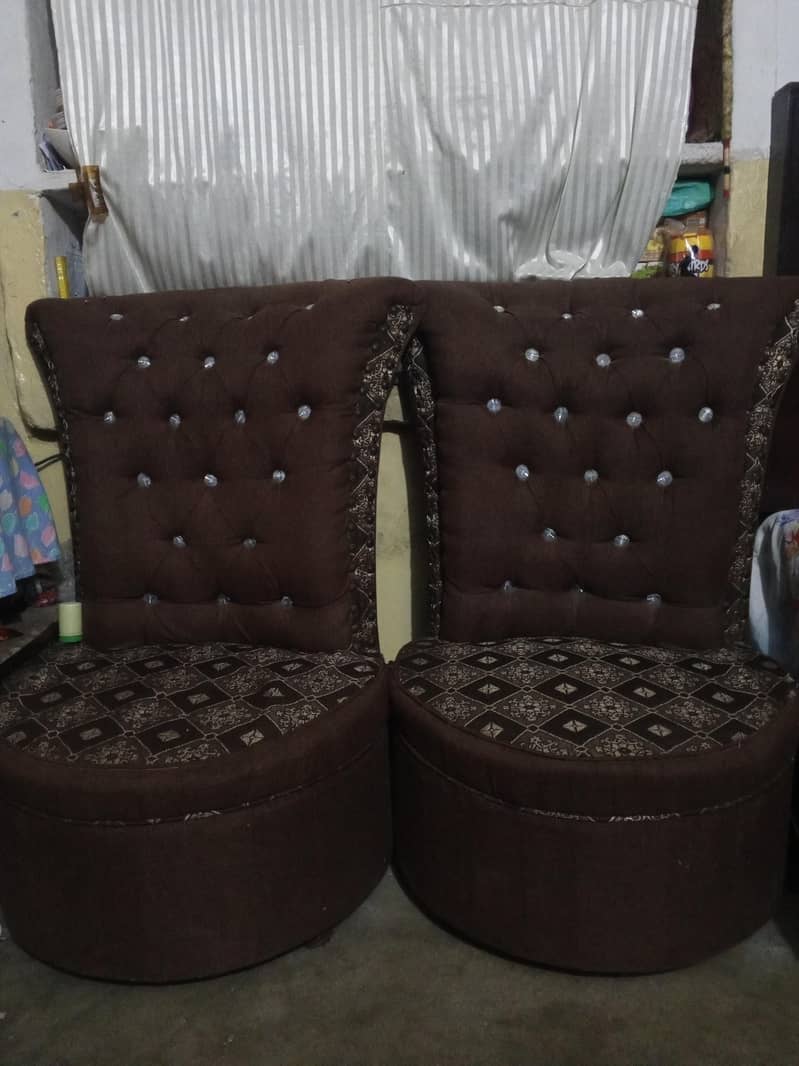 1 dewan 2 sofa 1 table 0
