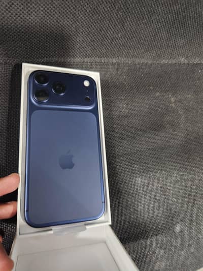 17 Pro Max 512GB Blue 37 Cycle  Full Sim time 100% Battery
