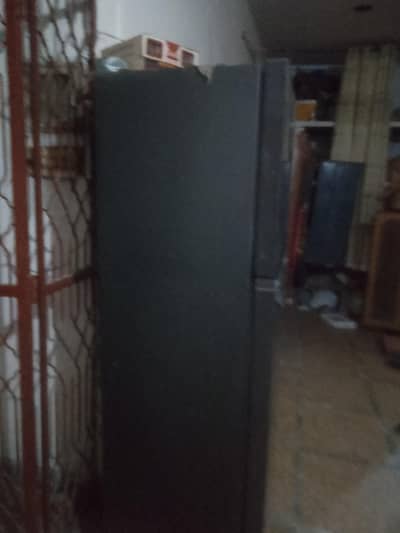 new fridge all ok hai  condishn 10 /10 hai all