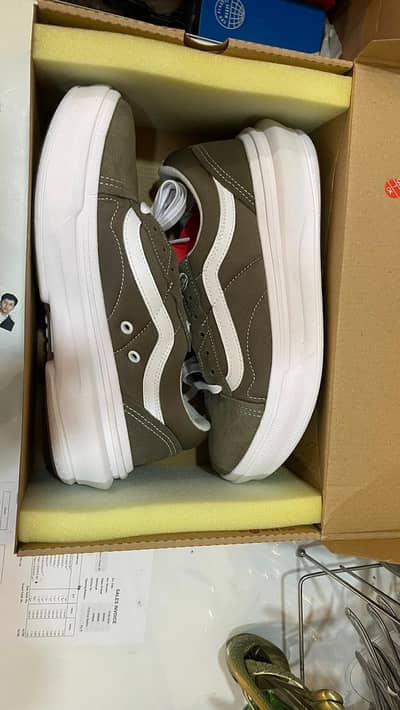 Vans old skool over walnut