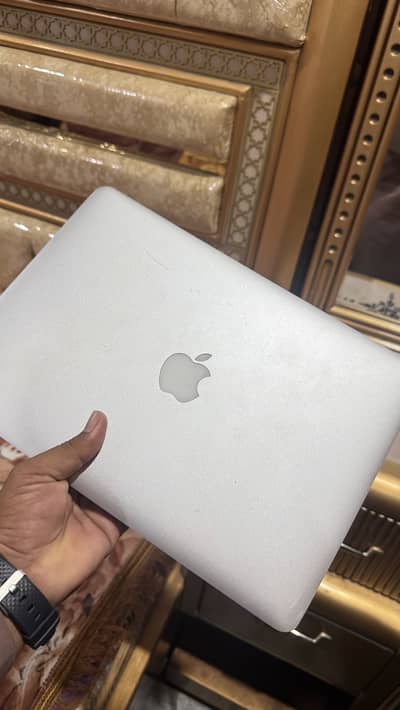 Apple MacBook Air – Excellent Condition