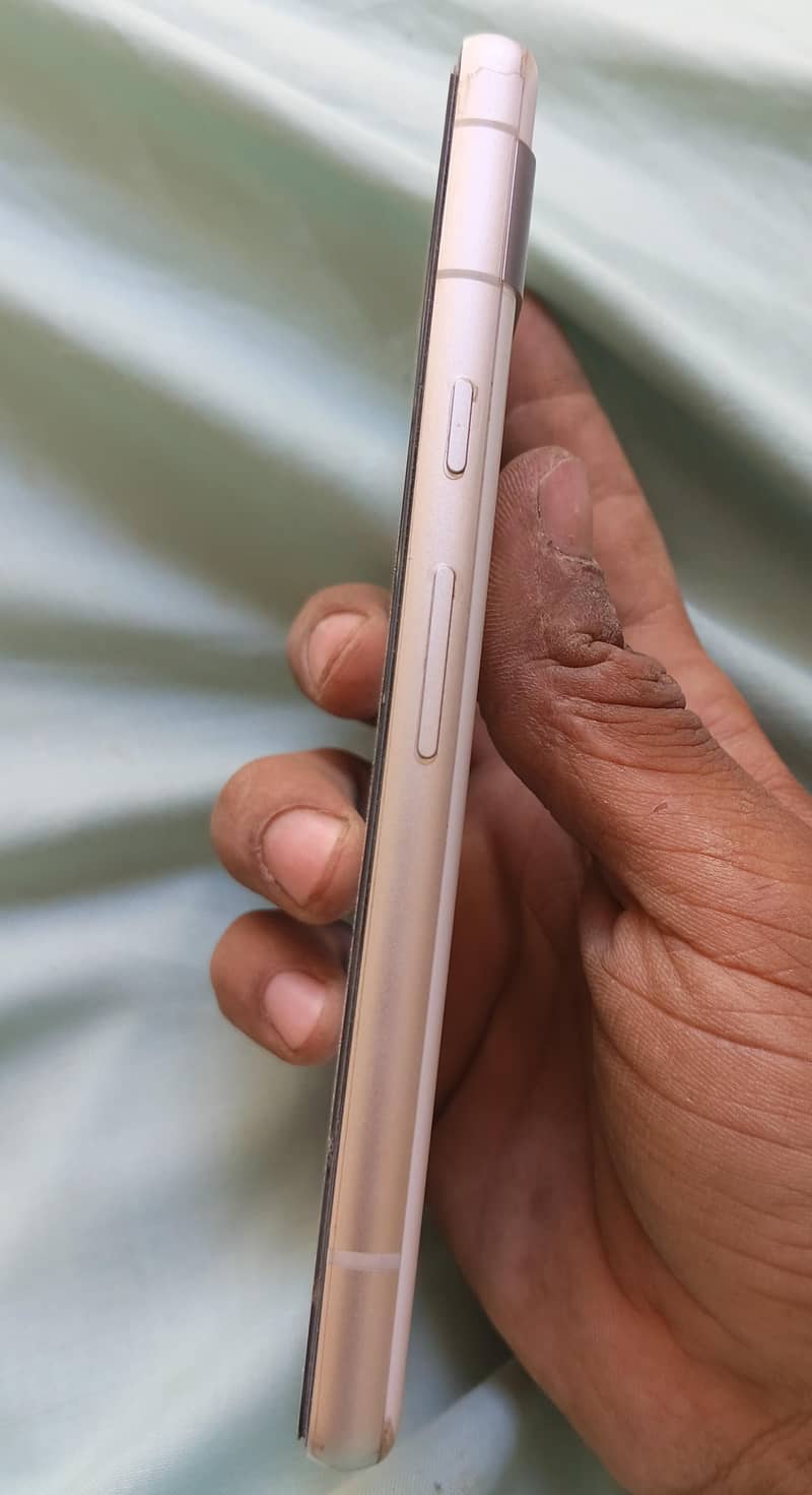 pixel 7a 4