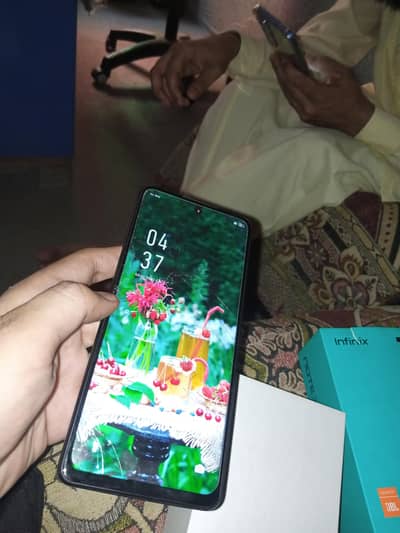 note 30 box sath glass break finger of open ni krwaya pack hay u grant