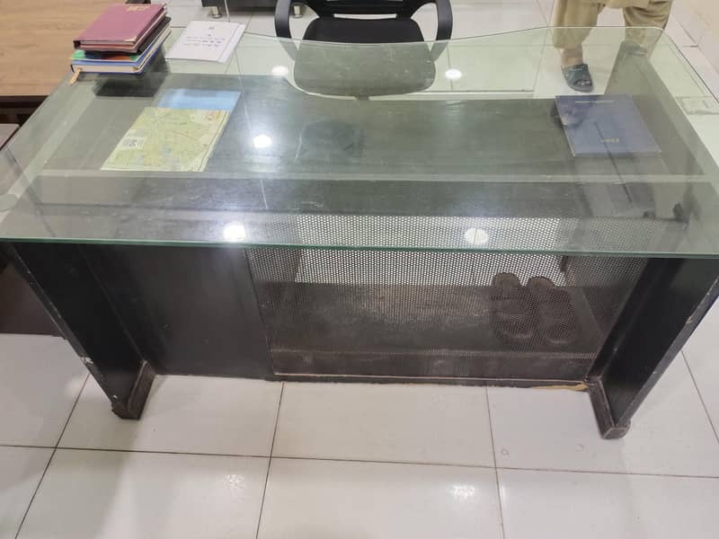 Table + Sofa 0