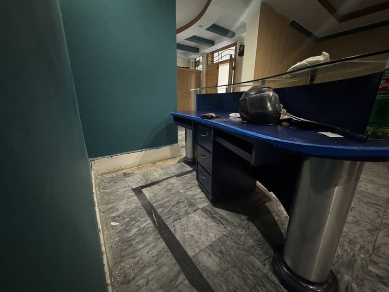 Reception counter 1