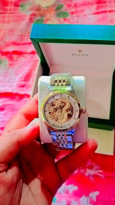 beautifull untouch watch box pack