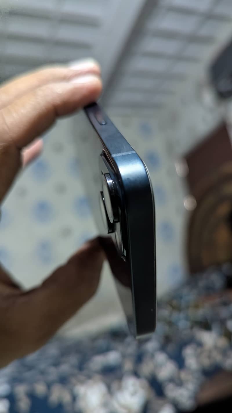 iPhone 13 4