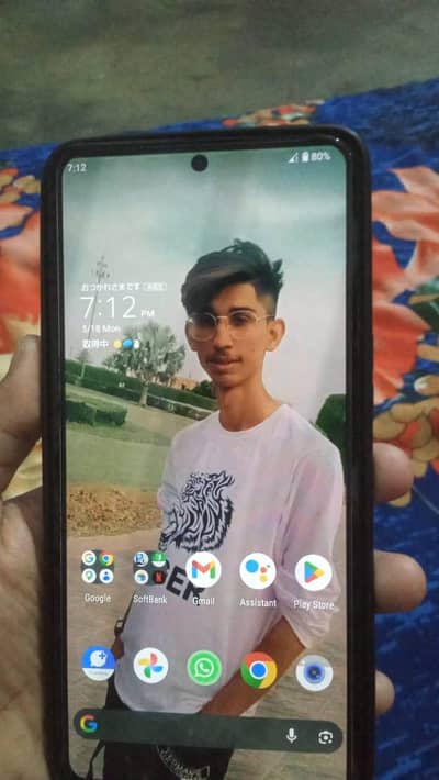 Aquos r7 new look only 4 month use