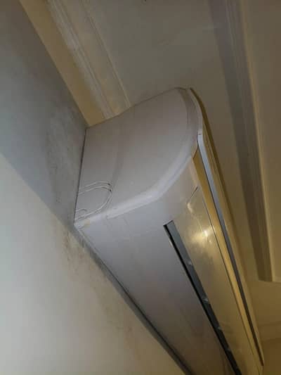 DC inverter AC for sale urgent behtarin condition no any fault all ok