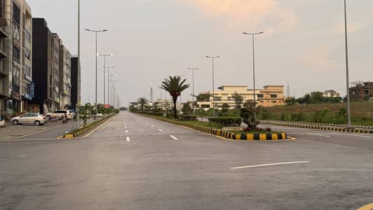 Johar Boulevard & 2sd Avenue 1 Kanal Corner Plot Available For Sale