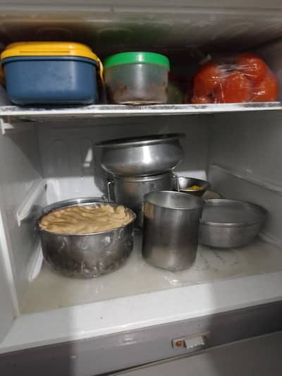 PEL fridg for sale behtreen condition