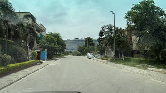 Front Open Giga Mall View 1kanal Plot Available for sale