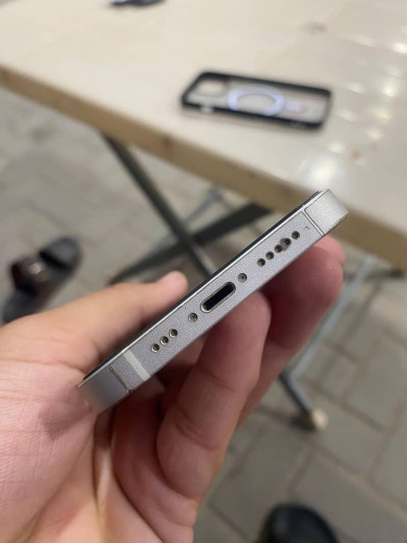 IPhone 13 3