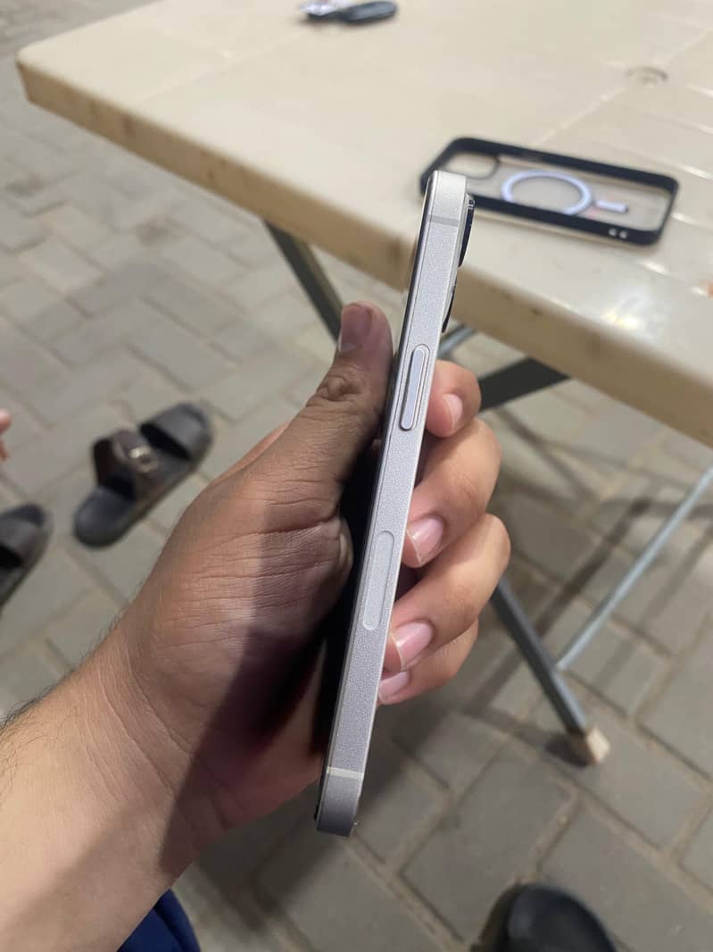 IPhone 13 5
