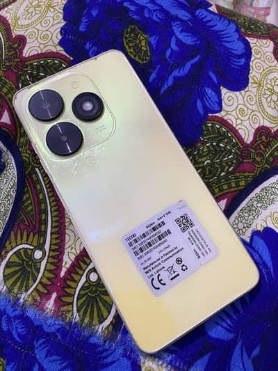 Brand new condition phone yah sirf hotspot ky Lia rakha howa tha