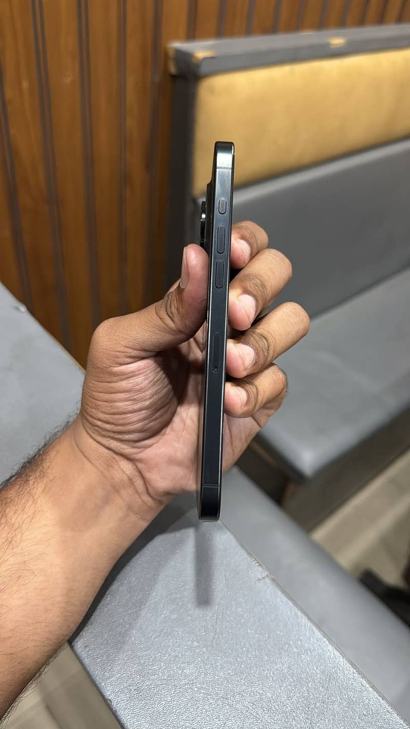 iPhone 15 Pro Max 1