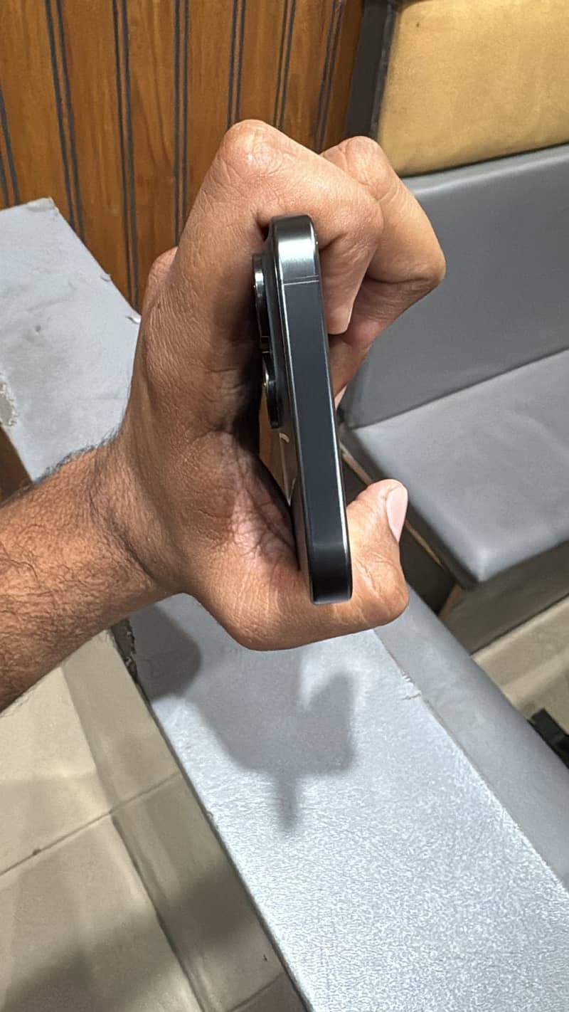 iPhone 15 Pro Max 2