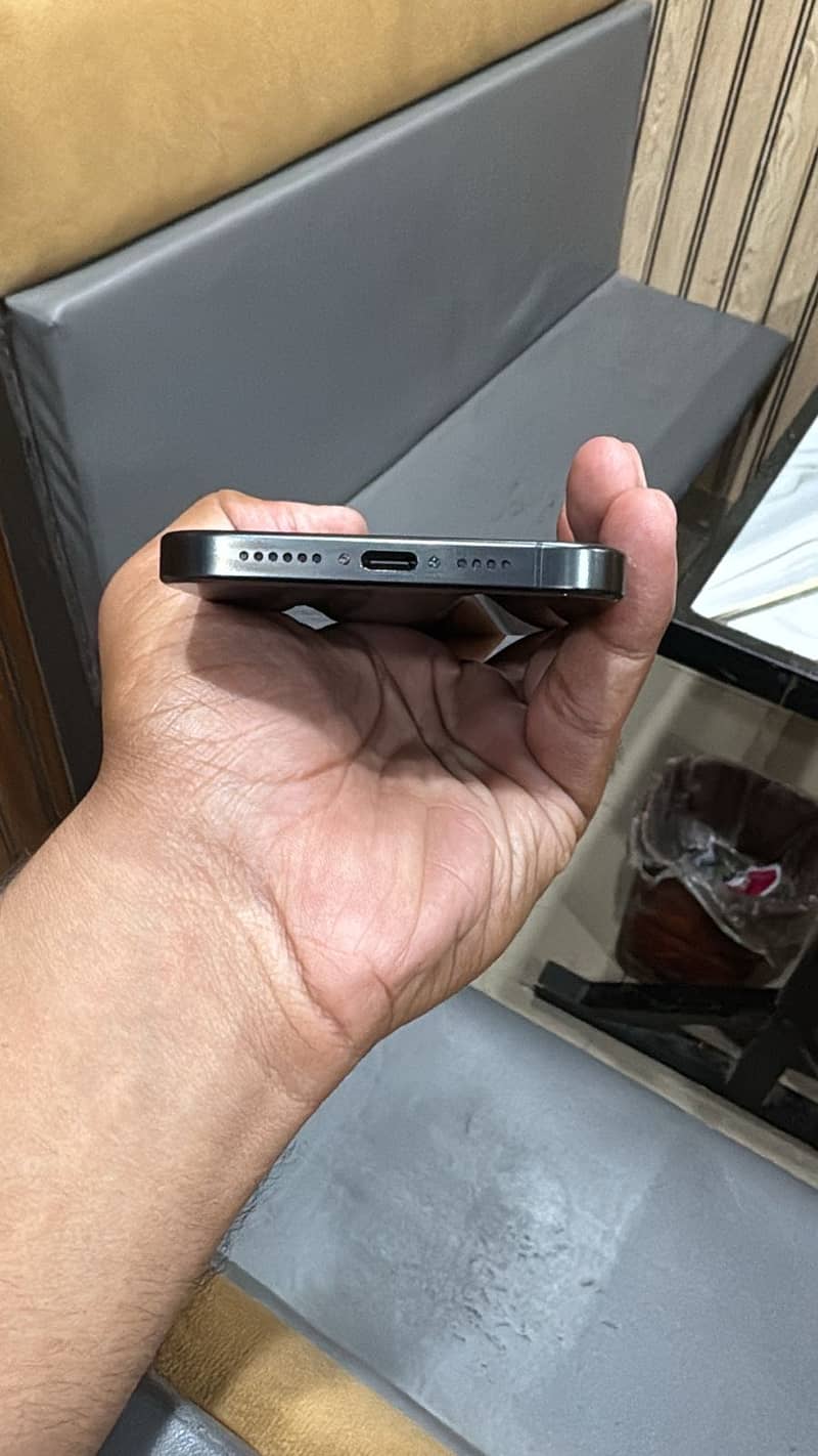 iPhone 15 Pro Max 3