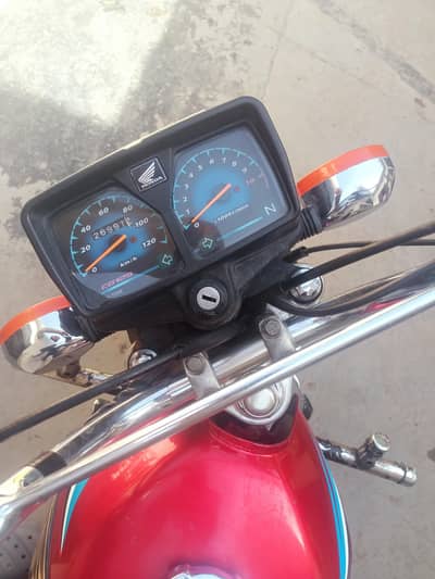 Honda 125 Red