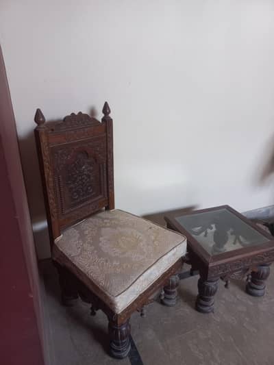 ottoman chair and low table