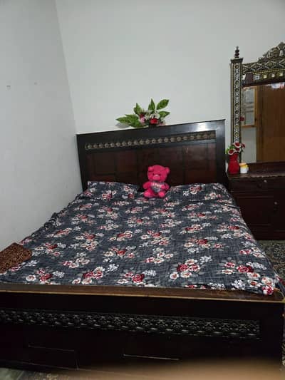 Wooden bed belkul new ha  urgent sale 03375422973
