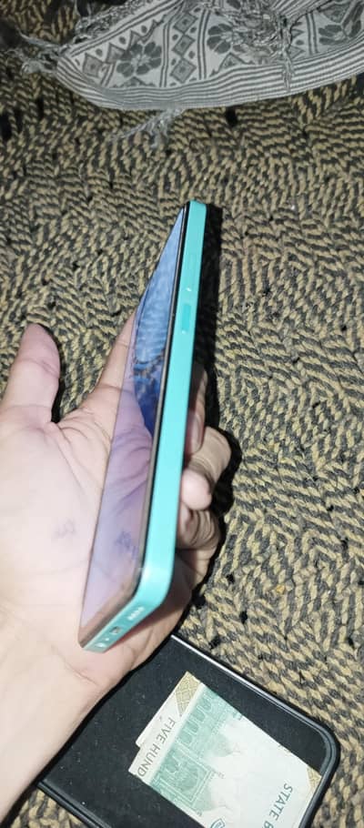 4/64 Available in 10\10 condition with box and original charger