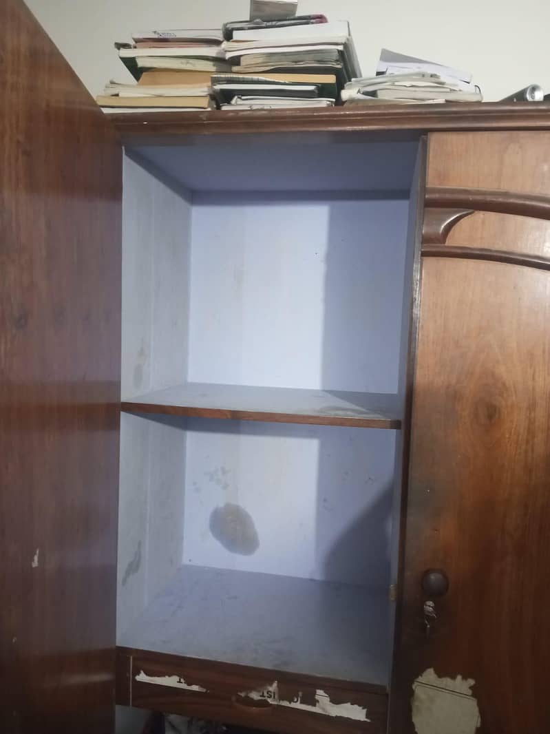 Wardrobe(Almari) 0