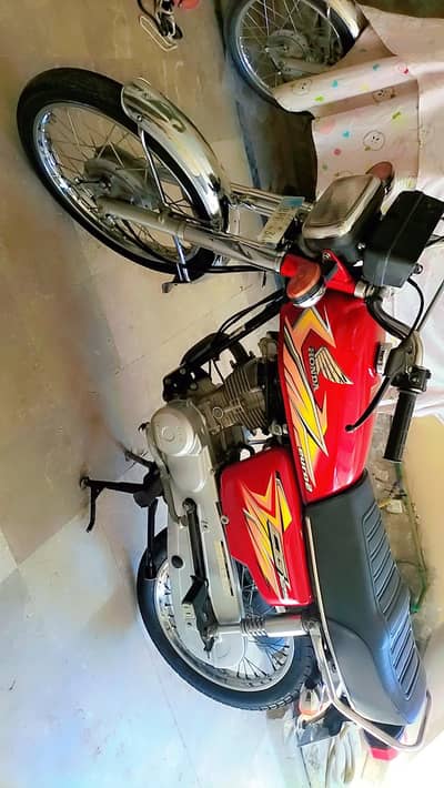 Honda cg 125 islamabad num first onwer pack enjen total jenion .