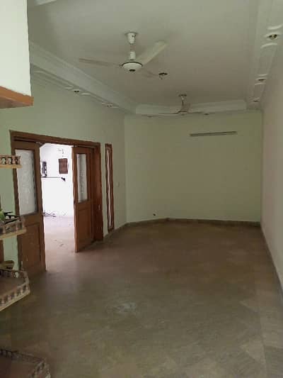 8 MARLA LOWER PORTION AVAILABLE FOR RENT IN MILITARY ACCOUNT SOCIETY COLLEGE ROAD LAHORE