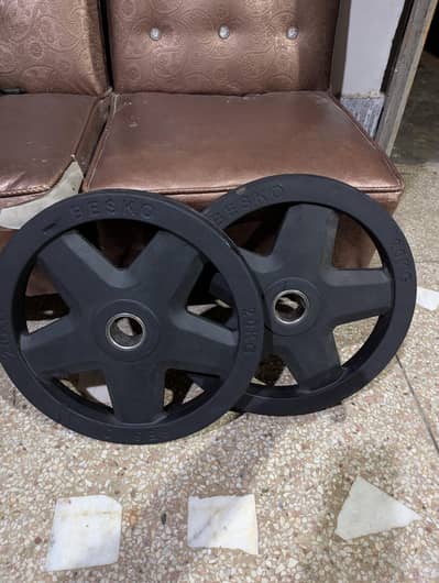 BESKO 20kg Olympic rubber grip weight plate.