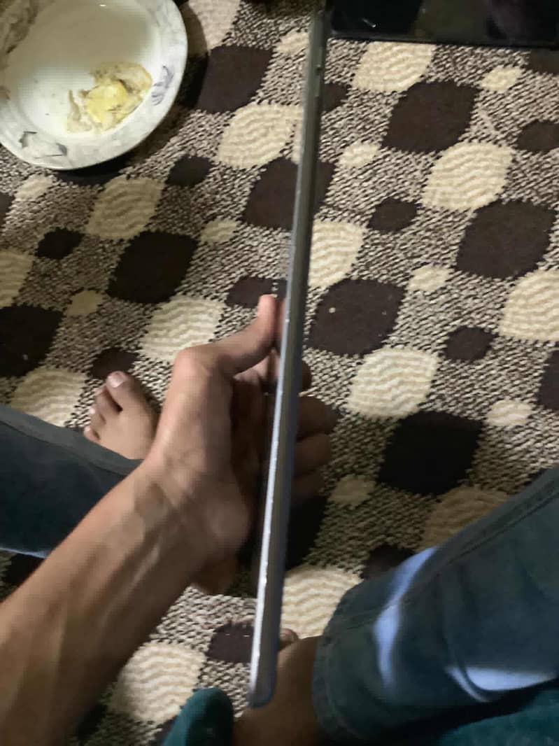 iPad 9th gen with original charger and box 7