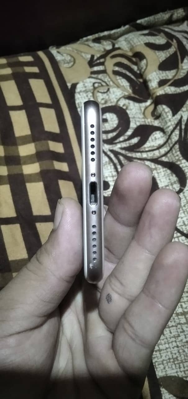 iPhone 8 0
